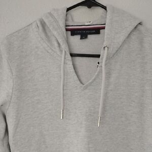 Tommy Hilfiger V-Neck Gray Sweater